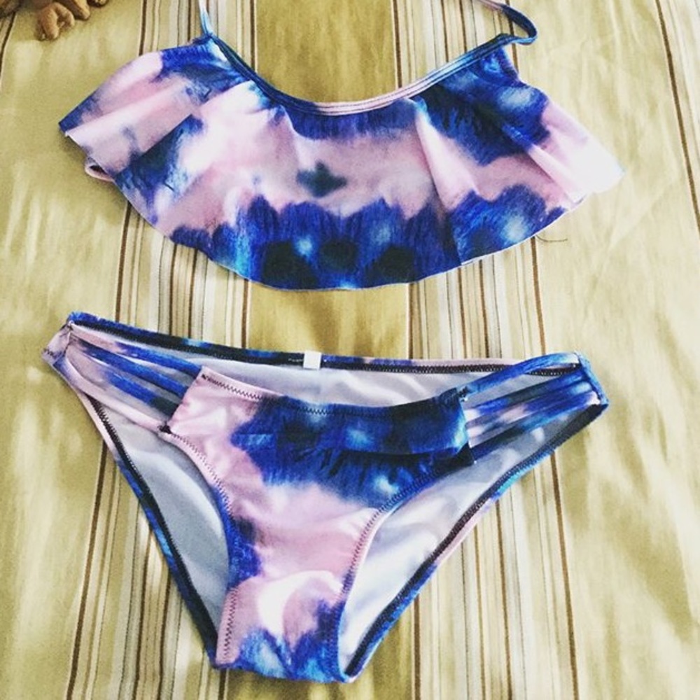 Bikini - Picture 2 of 3